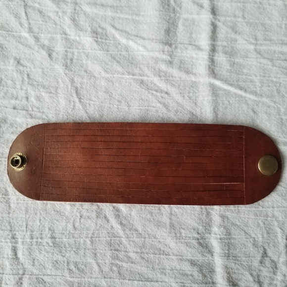 💥 Leather Snap Bracelet - Picture 1 of 4